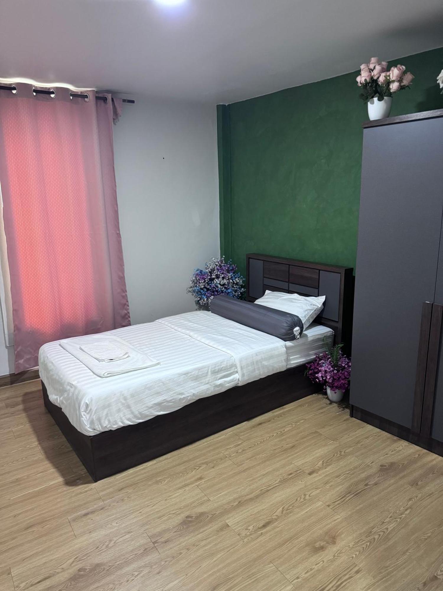 Bud Brew Beyond Dispensary And Hotel Bangkok Zewnętrze zdjęcie