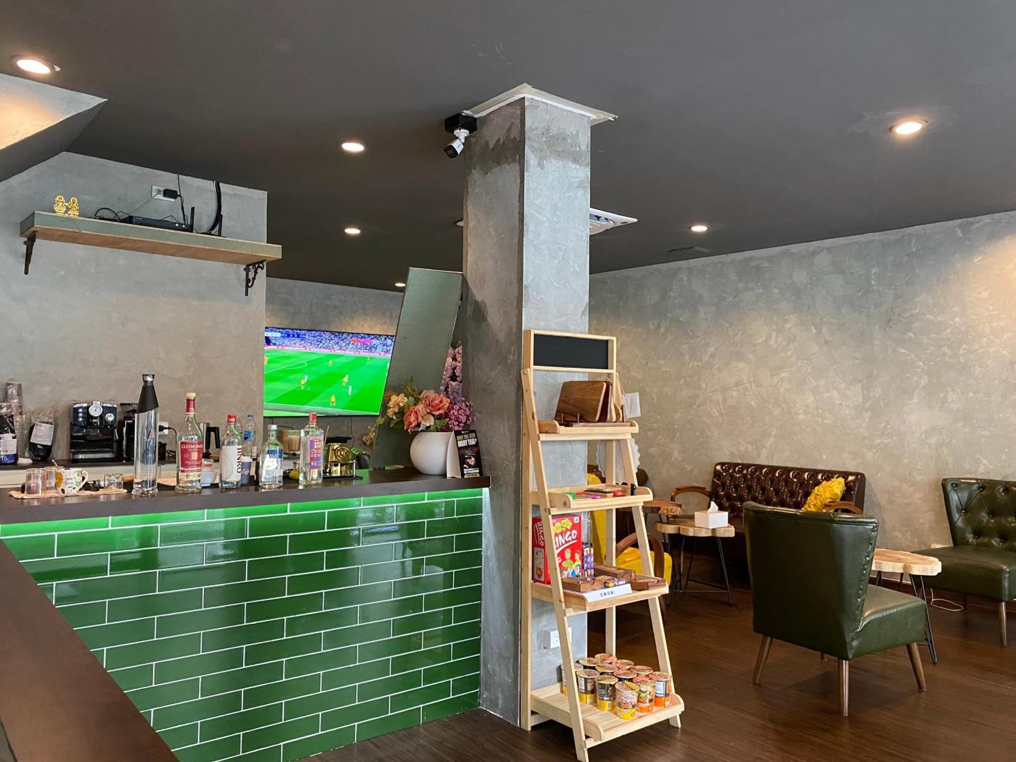 Bud Brew Beyond Dispensary And Hotel Bangkok Zewnętrze zdjęcie