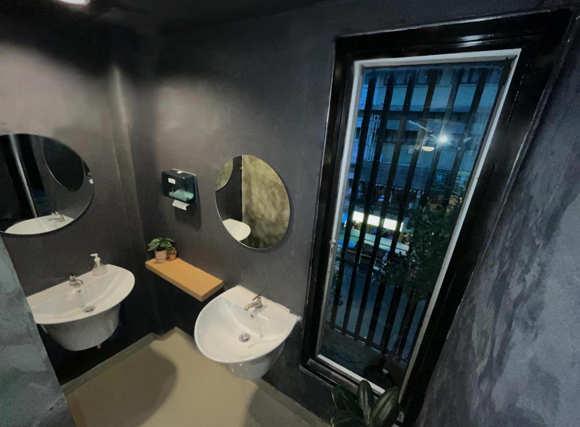 Bud Brew Beyond Dispensary And Hotel Bangkok Zewnętrze zdjęcie